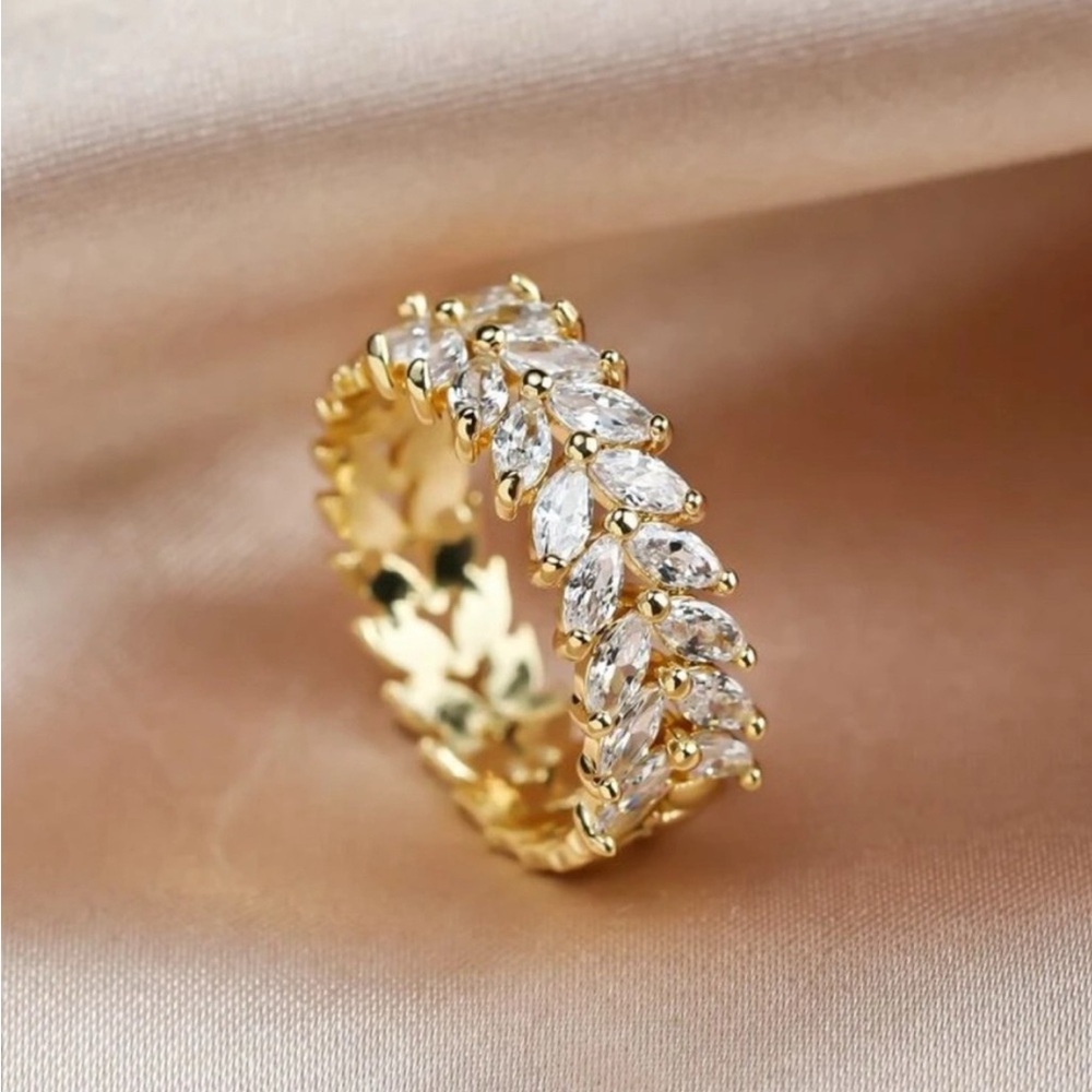 NWT Gold Eternity 2 carat cubic Zirconia Leaf Design Ring with Sparkling Stones